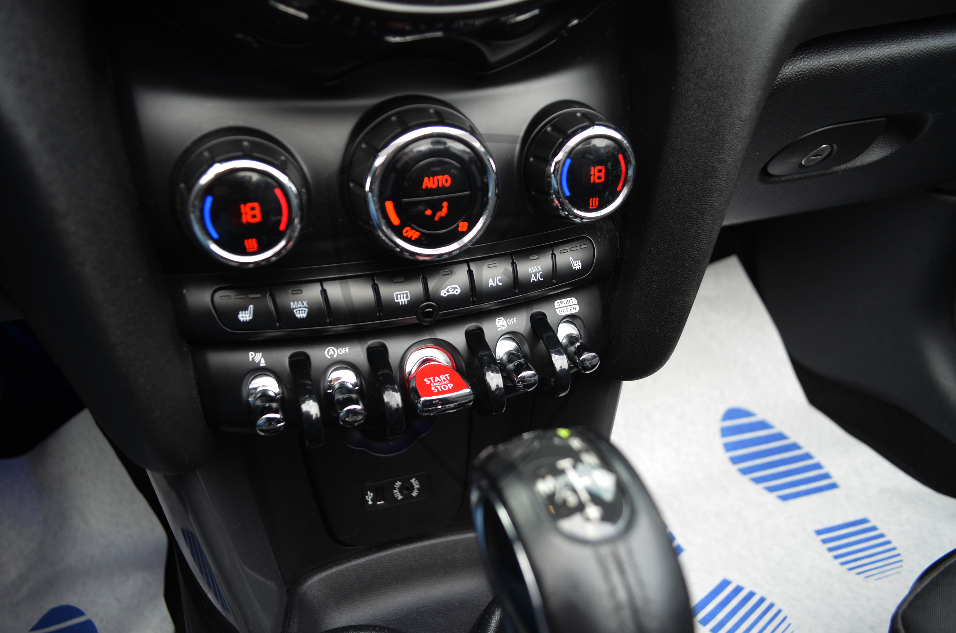 MINI COOPER CABRIO — image 2
